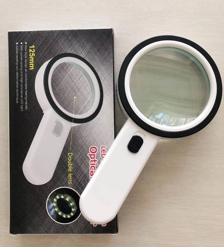 Upgraded 30x Large 125MM Magnifying Glass with Lights for Students and Older Reading