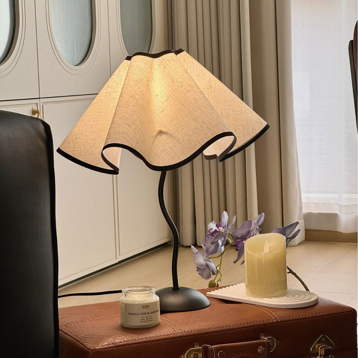 Creative Petal Table Lamp Luxury Bedside Lamp with 3 Color Light